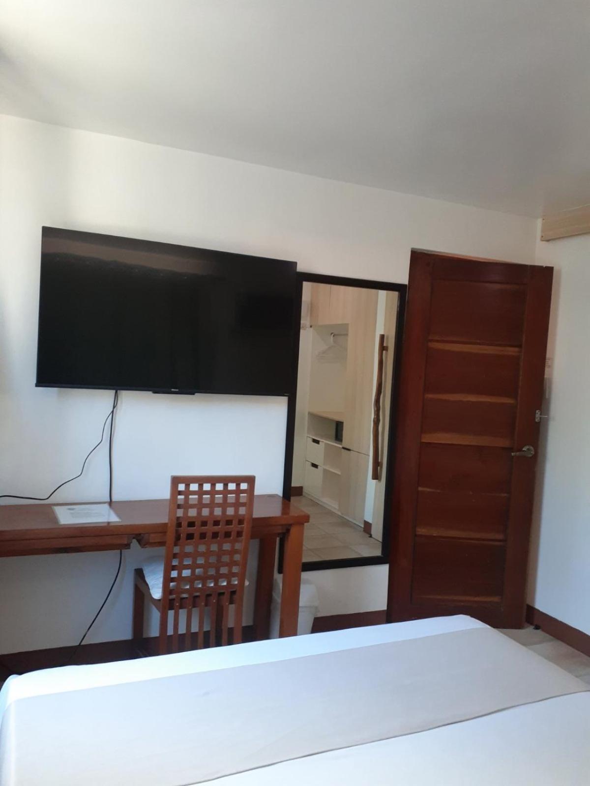 Bluewaves Beach House Balabag  Luaran gambar