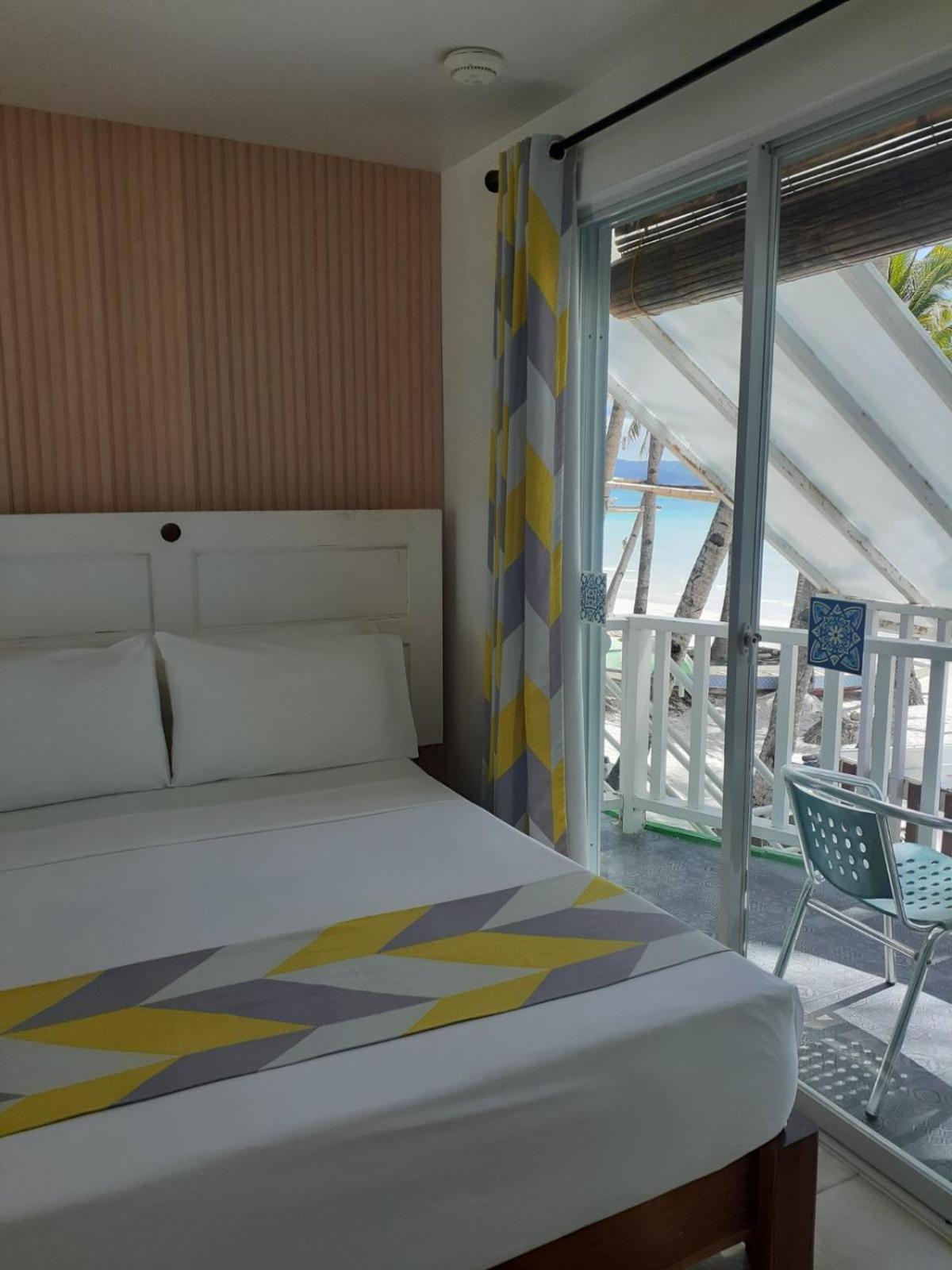 Bluewaves Beach House Balabag  Luaran gambar