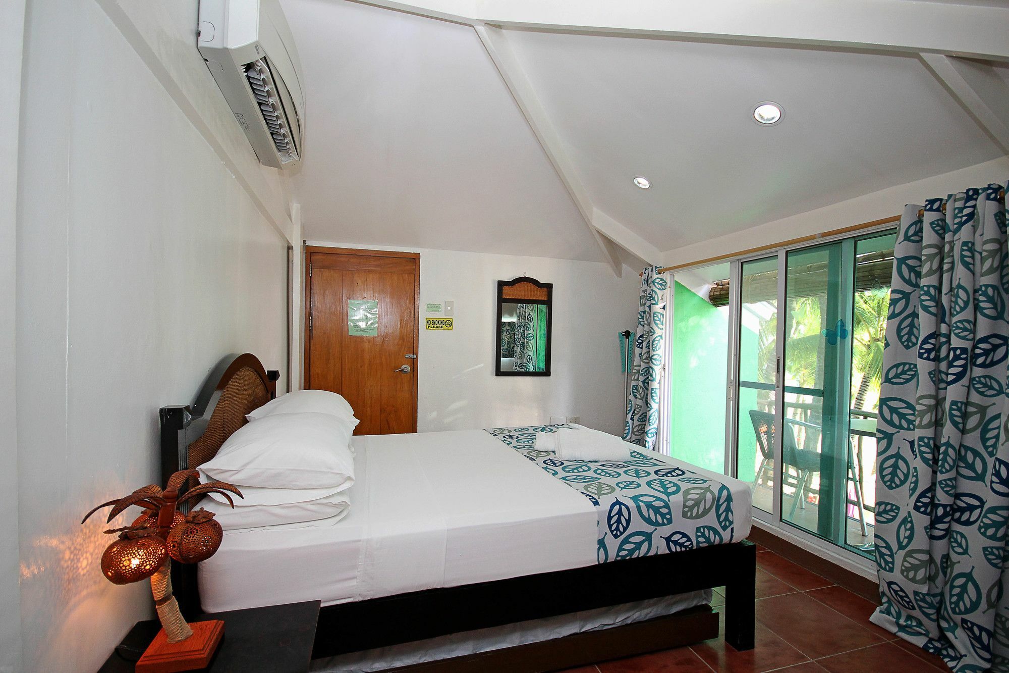 Bluewaves Beach House Balabag  Luaran gambar
